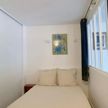Cocoon With Balcony Apartment