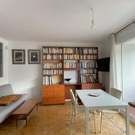 Cocoon With Balcony Paris