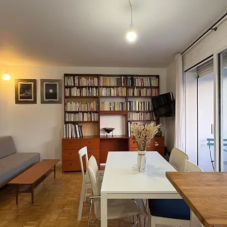 Cocoon With Balcony Parijs