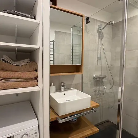 Cocoon With Balcony Апартаменты