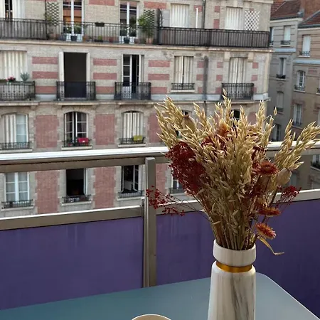 Апартаменты Cocoon With Balcony Париж