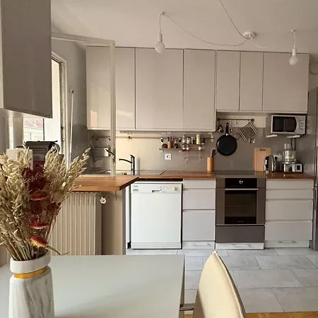 Cocoon With Balcony Appartement Parijs